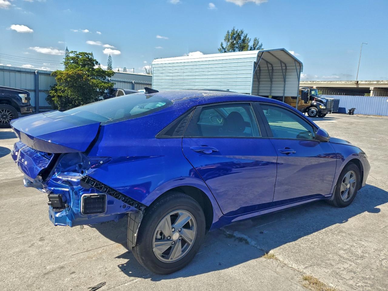 2025 Hyundai Elantra Se - Image 3