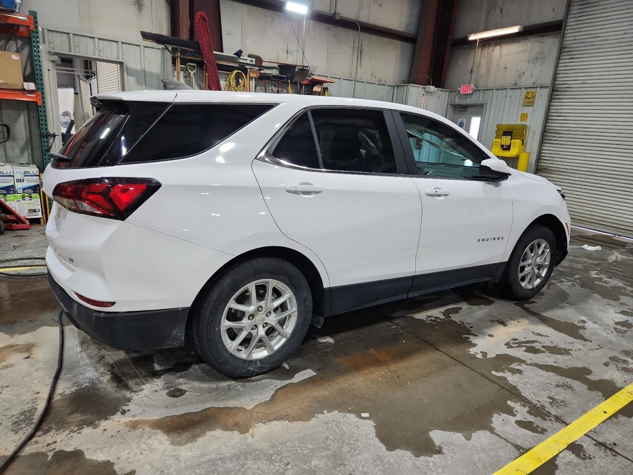2022 Chevrolet Equinox Lt - Image 3