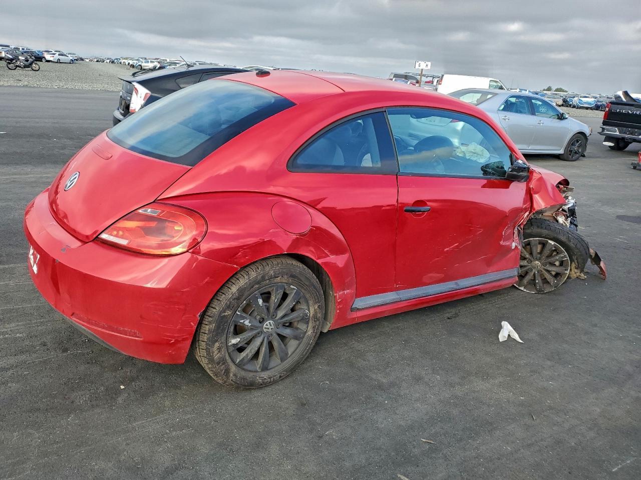 2015 Volkswagen Beetle 1.8T - Фото 3