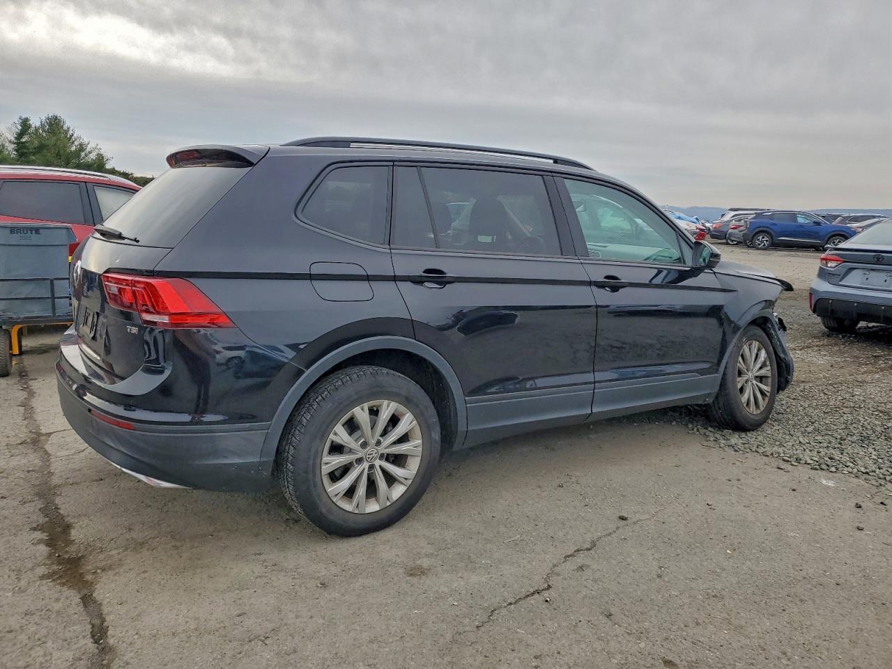 2018 Volkswagen Tiguan S - Фото 3