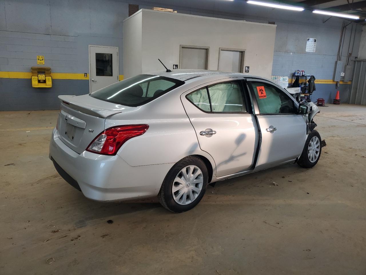 2019 Nissan Versa S - Фото 3