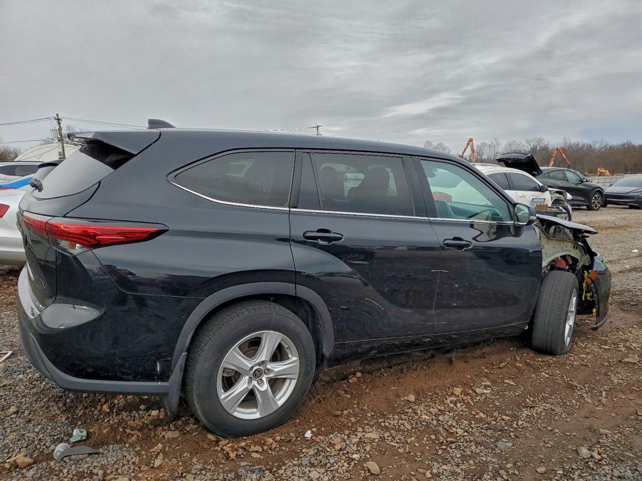 2021 Toyota Highlander Le - Фото 3