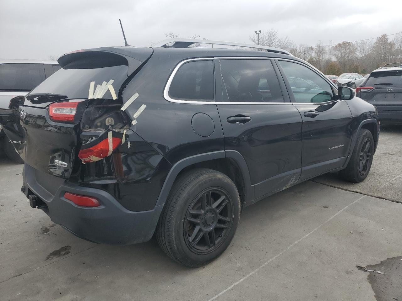 2018 Jeep Cherokee Latitude Plus - Image 3