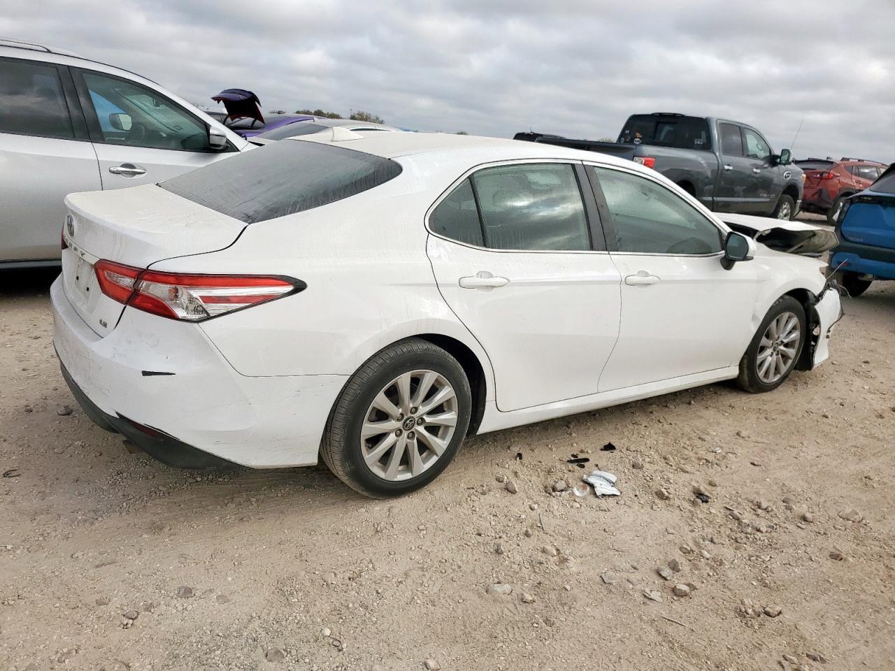 2019 Toyota Camry L - Фото 3