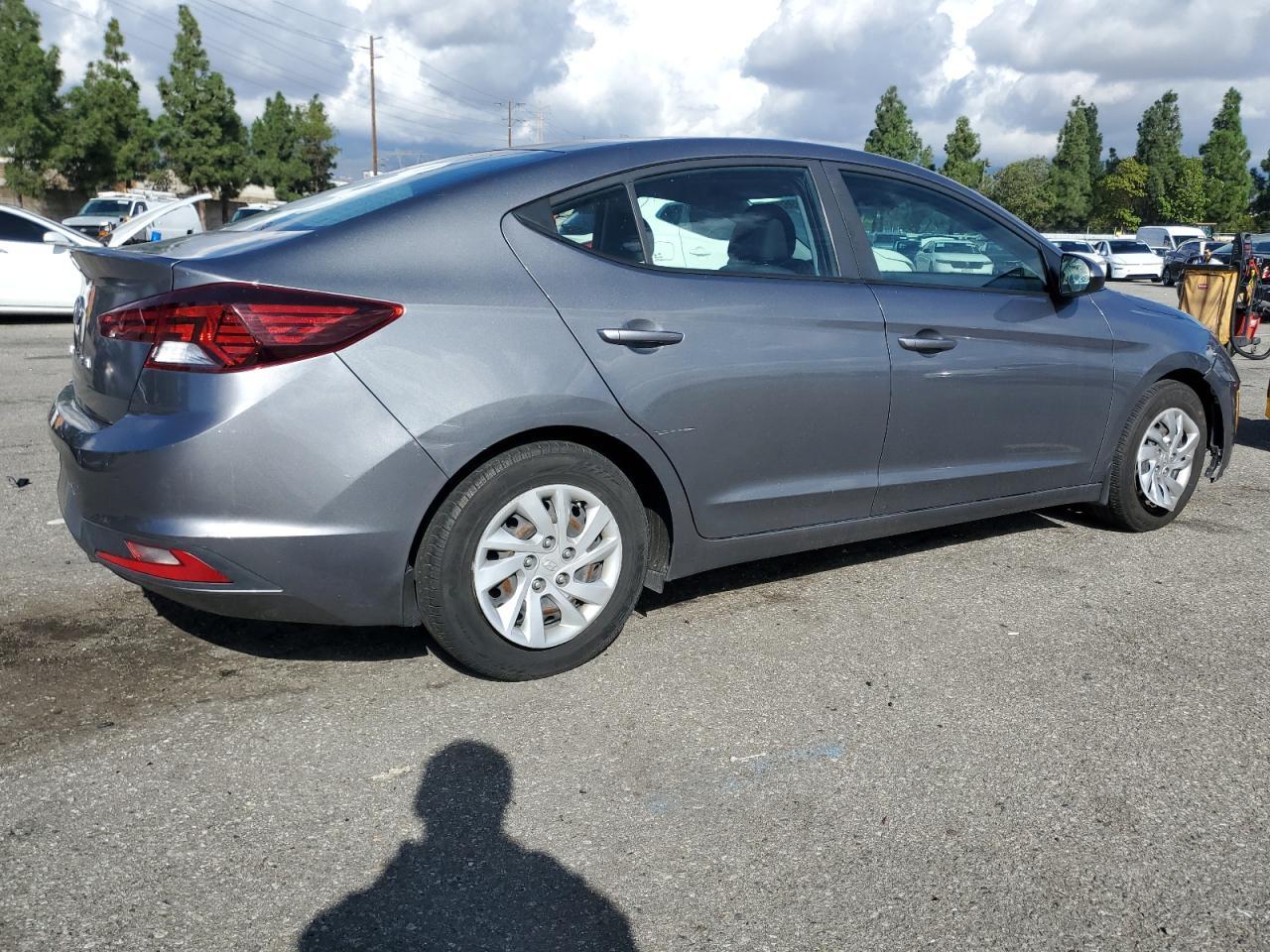 2020 Hyundai Elantra Se - Image 3