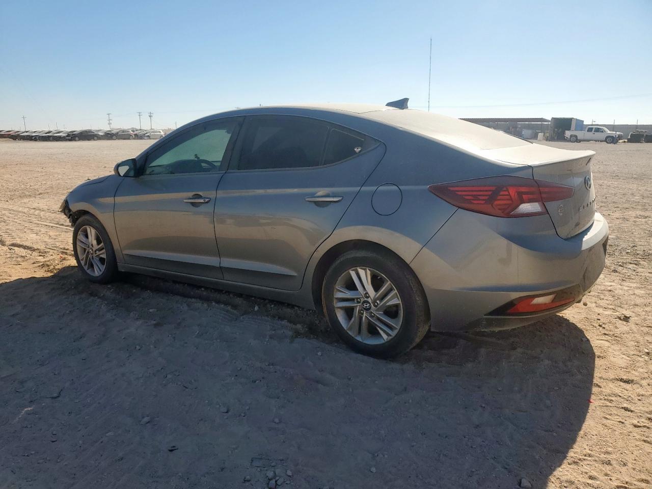 2019 Hyundai Elantra Sel - Image 2