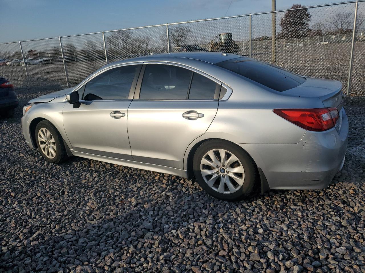 2015 Subaru Legacy 2.5I Premium - Фото 2