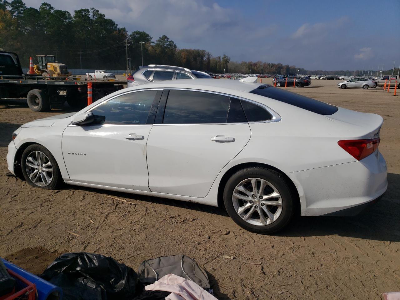 2017 Chevrolet Malibu Lt - Image 2