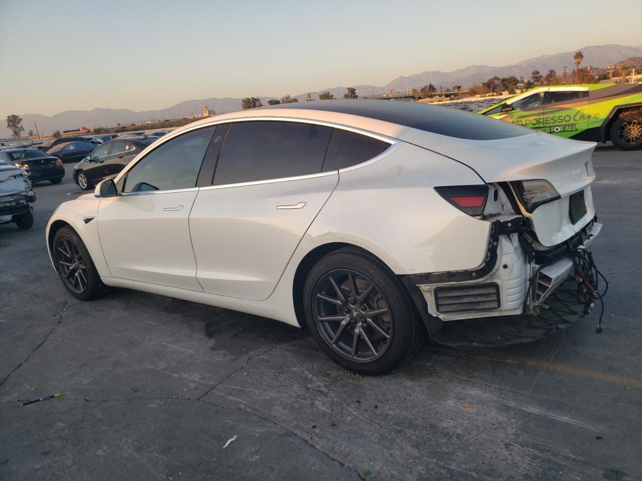 2018 Tesla Model 3 - Фото 2