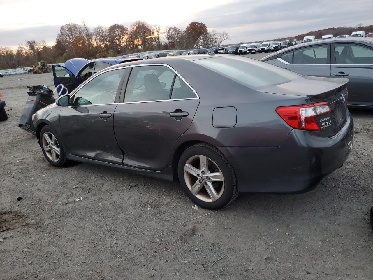 2012 Toyota Camry Se - Фото 2