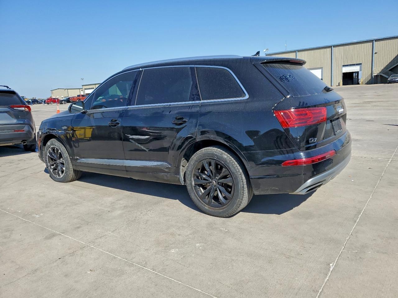 2017 Audi Q7 Premium Plus - Image 2