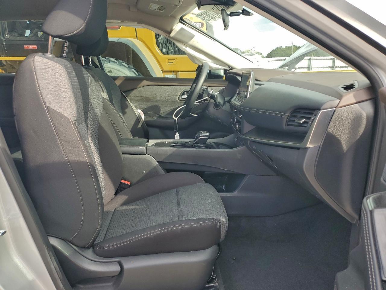 2023 Nissan Rogue Sv - Image 7