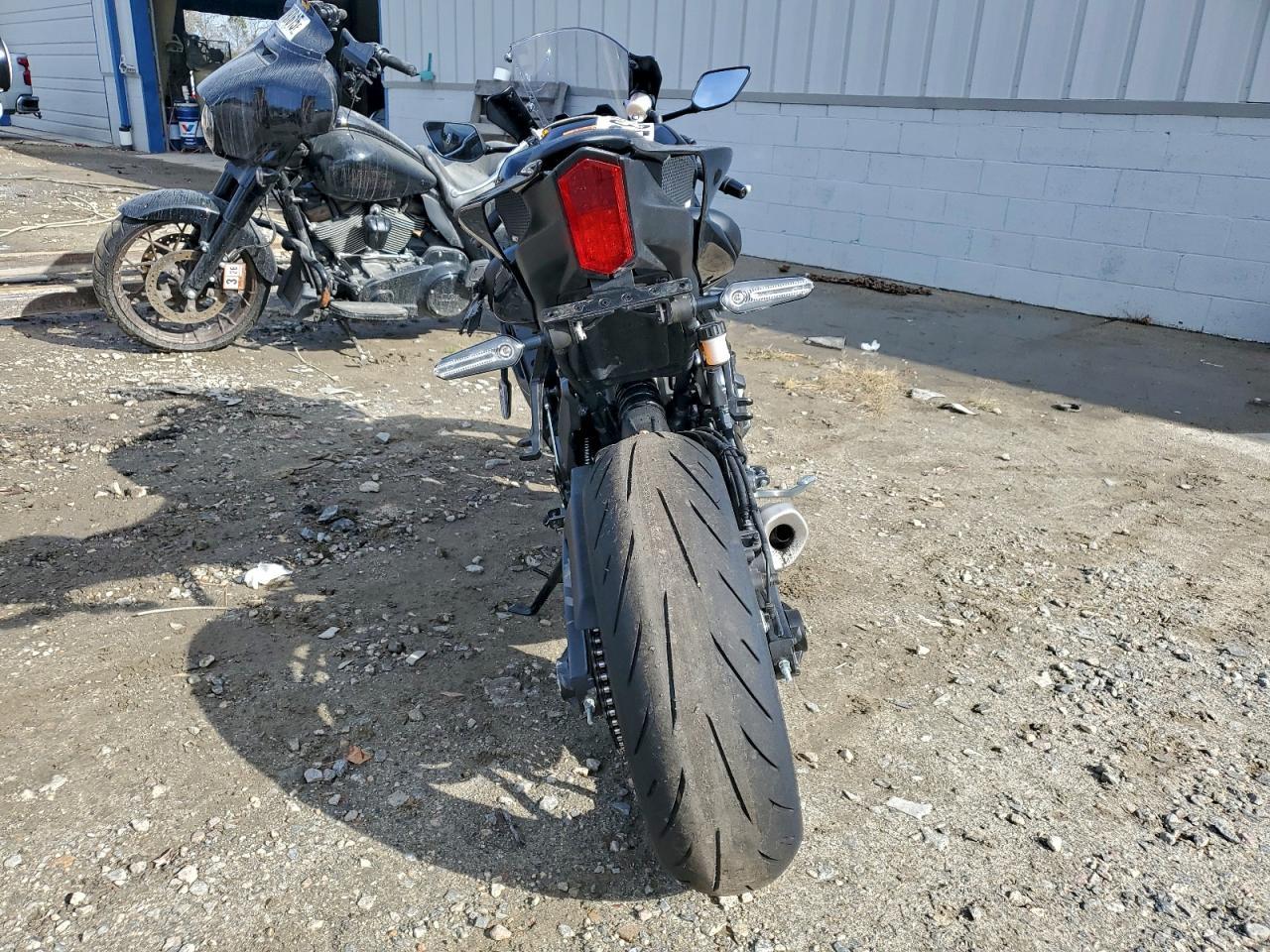 2025 Yamaha Yzfr7 - Фото 4