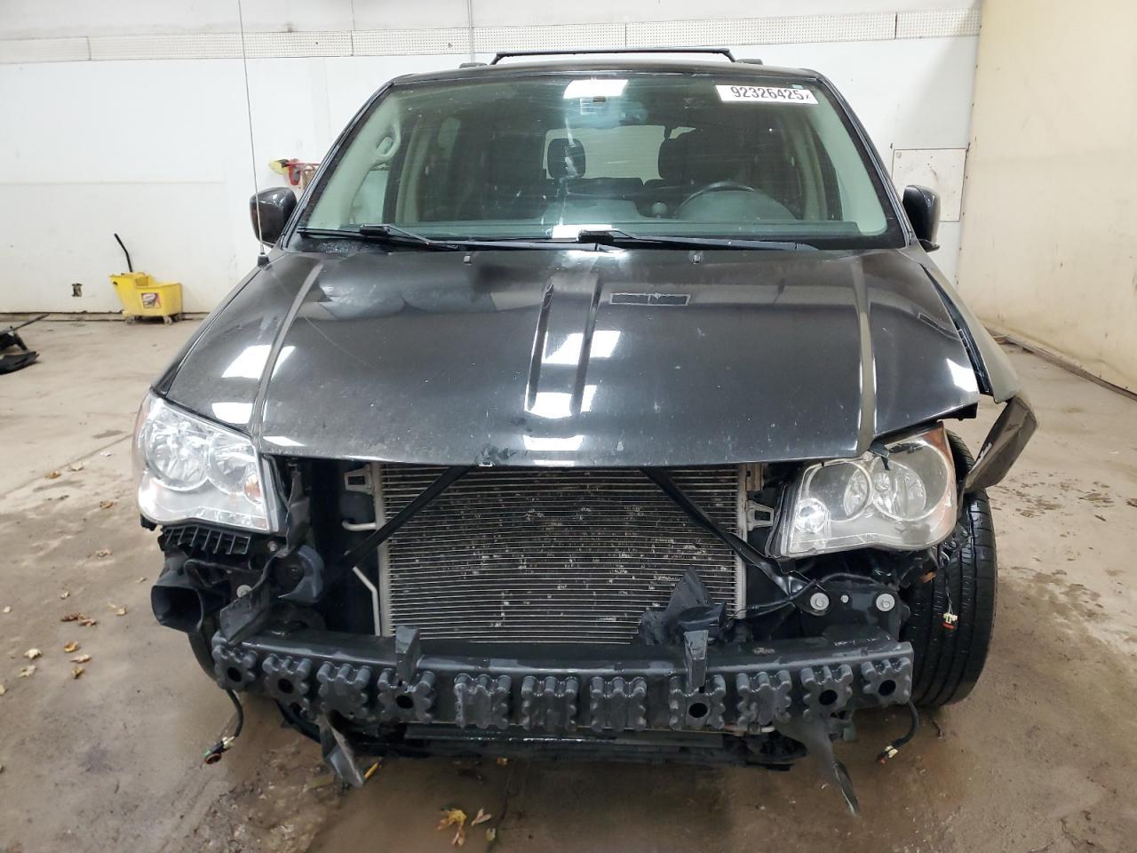 2016 Chrysler Town & Country Touring - Фото 5