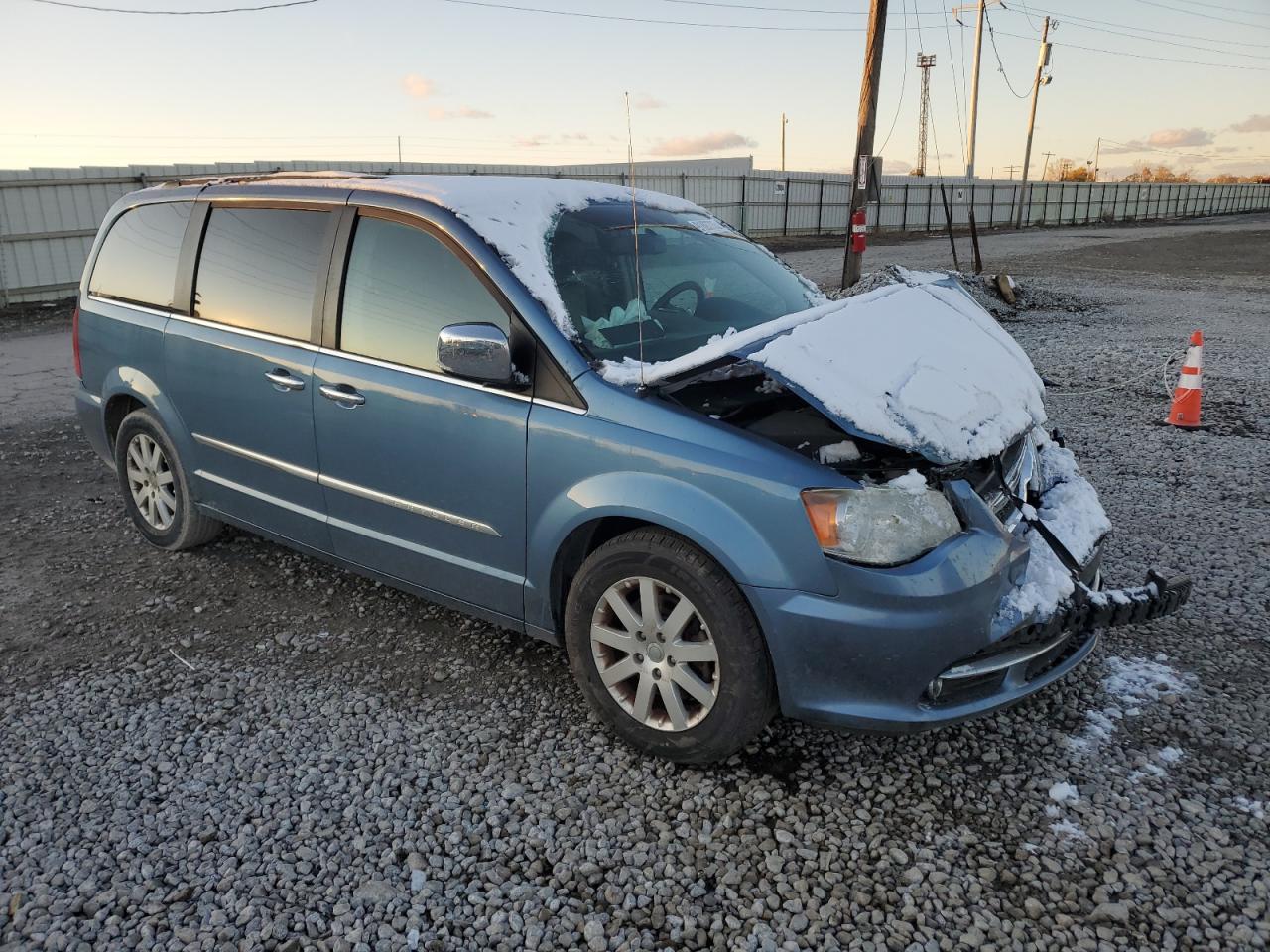 2012 Chrysler Town & Country Touring L - Фото 4
