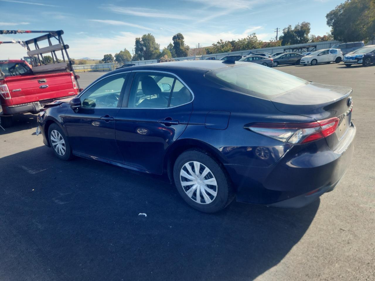 2022 Toyota Camry Le - Фото 2
