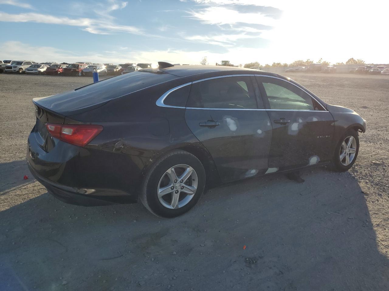 2020 Chevrolet Malibu Ls - Фото 3