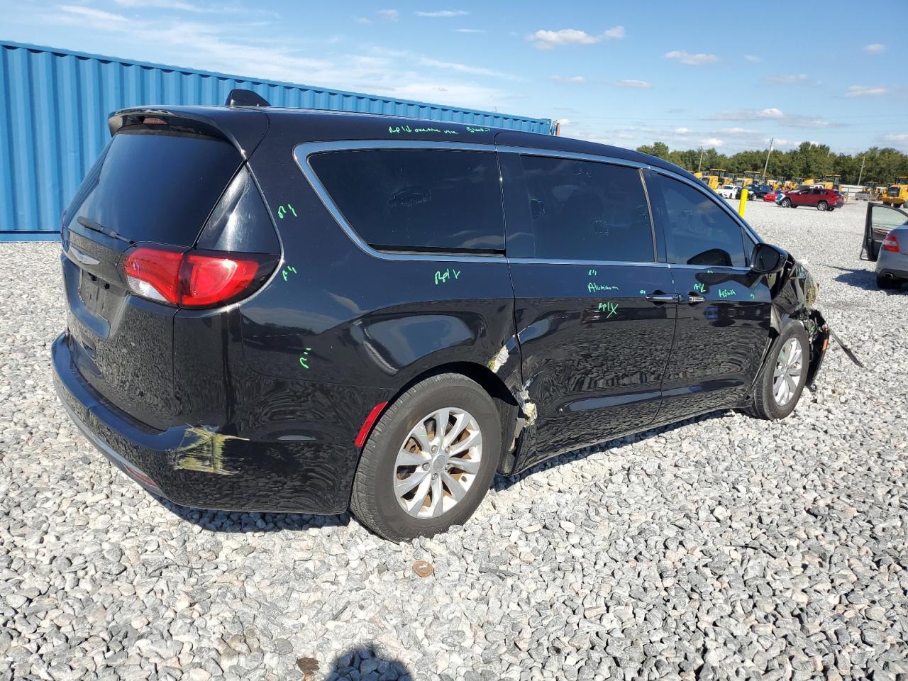 2018 Chrysler Pacifica Touring Plus - Image 3