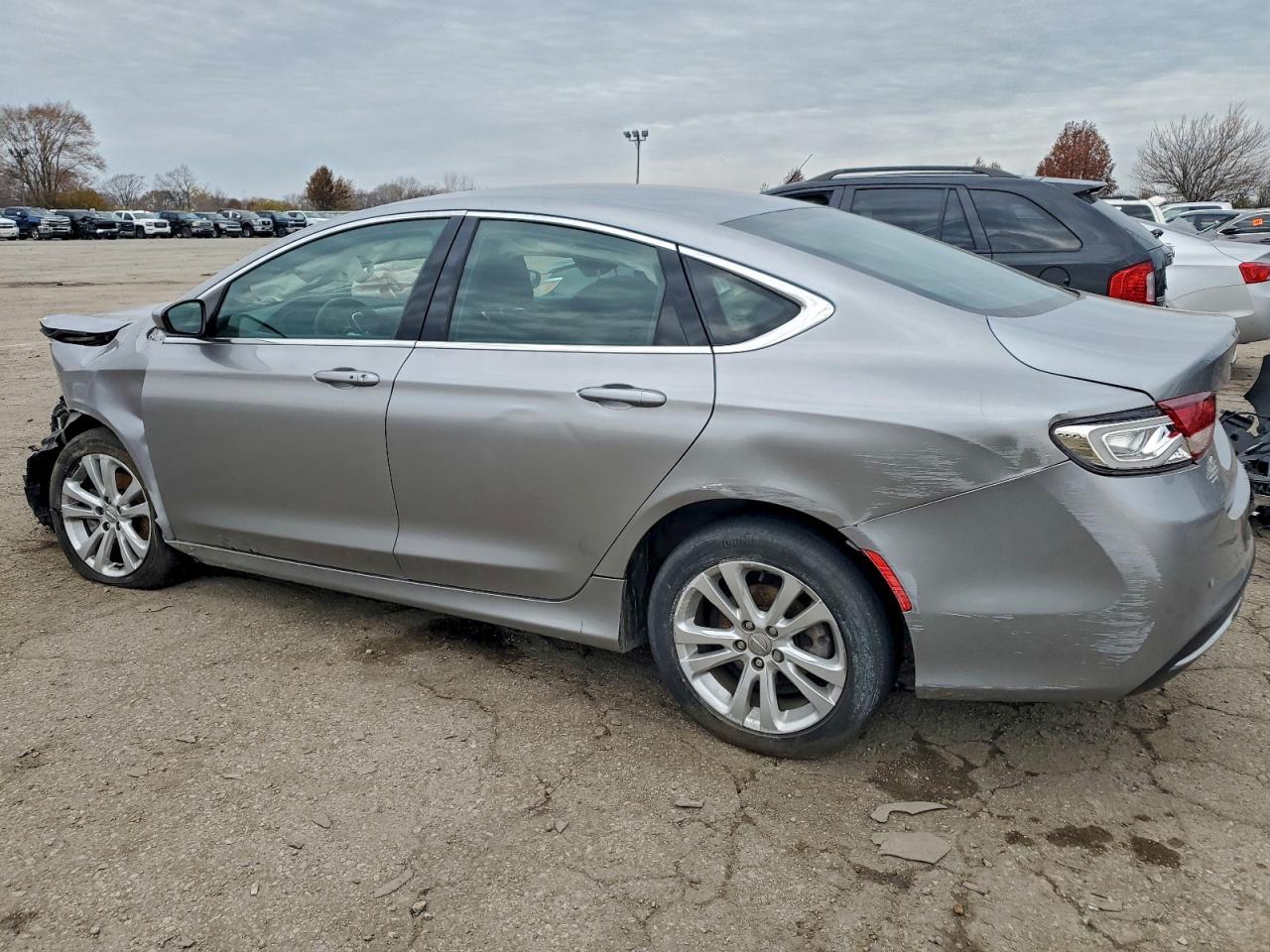 2015 Chrysler 200 Limited - Фото 2