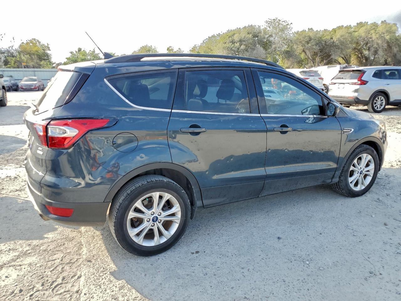 2019 Ford Escape Sel - Фото 3