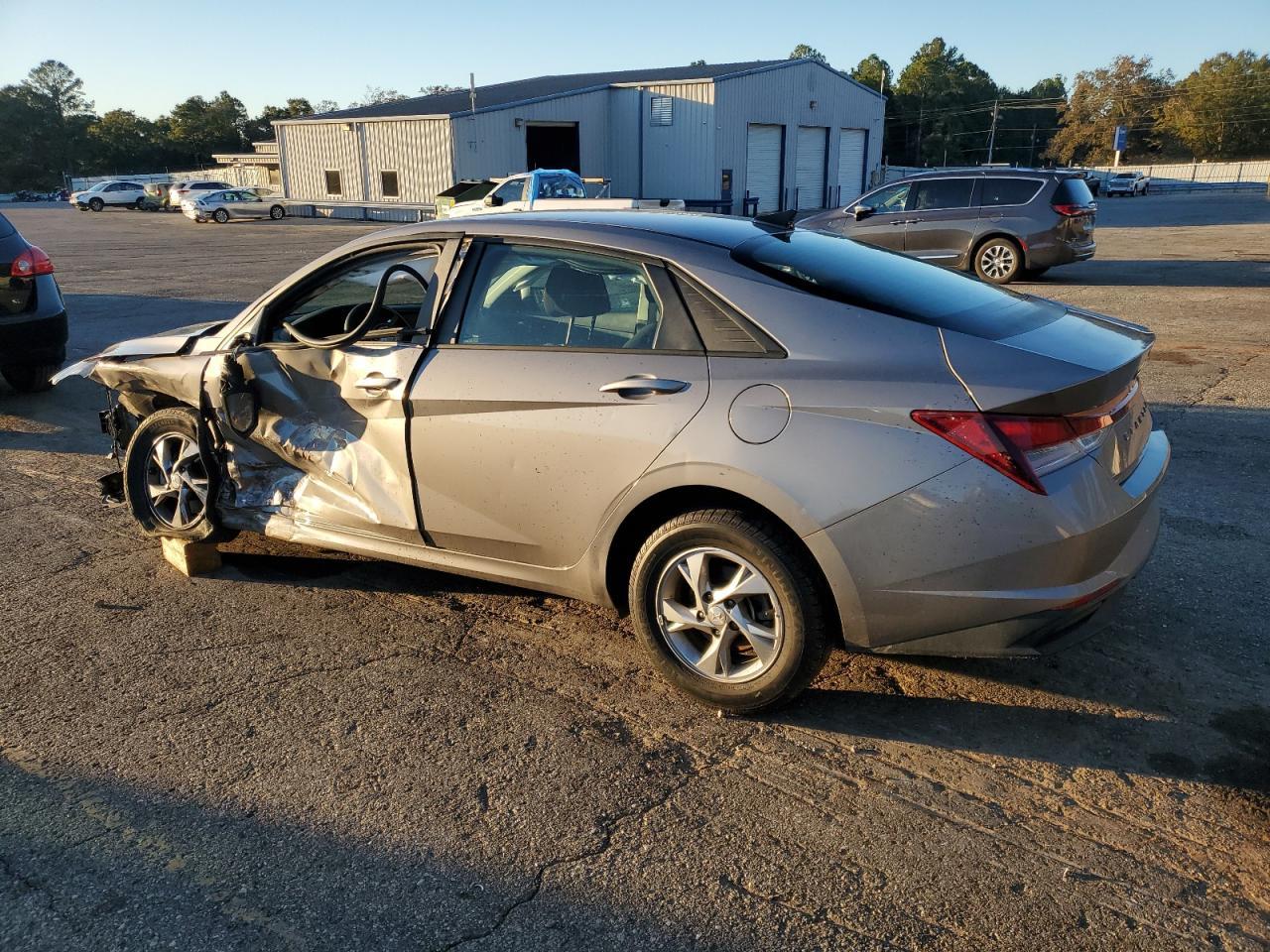 2021 Hyundai Elantra Se - Фото 2