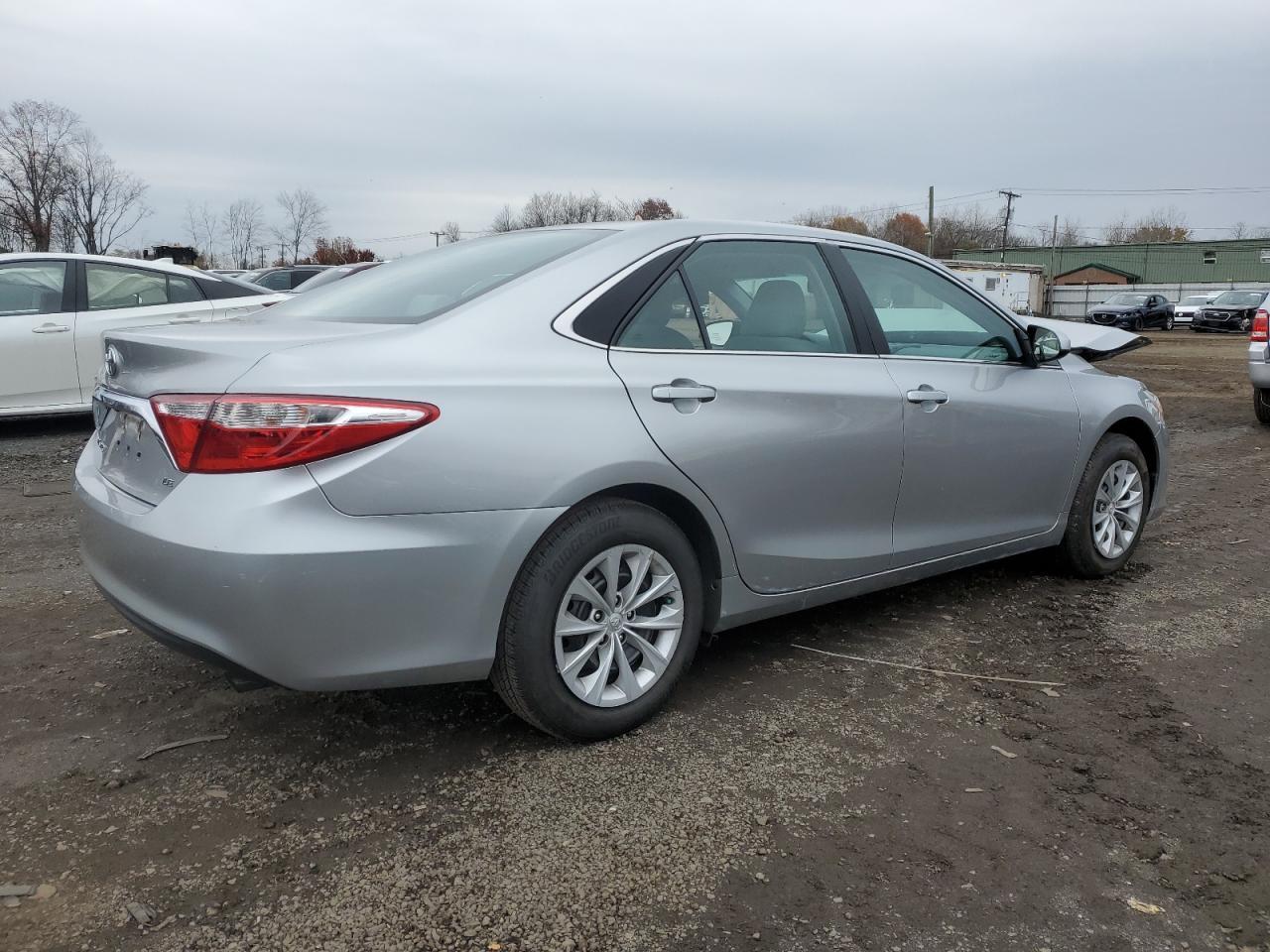 2015 Toyota Camry Le - Image 3
