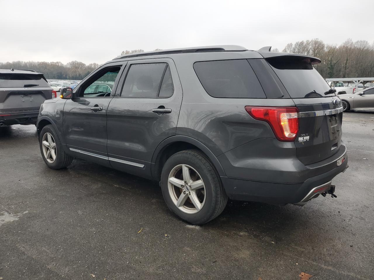2016 Ford Explorer Xlt - Фото 2
