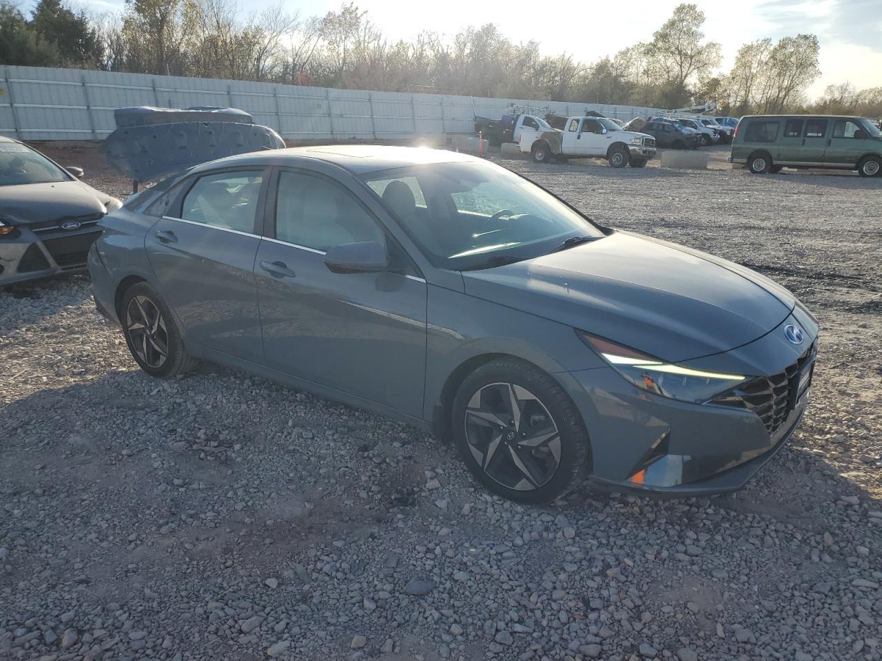 2022 Hyundai Elantra Limited - Фото 4