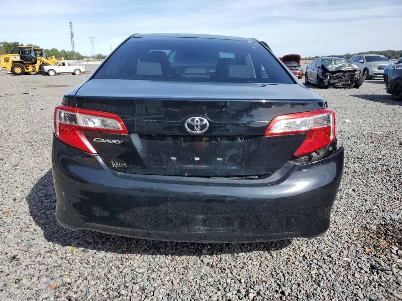 2014 Toyota Camry L - Фото 6