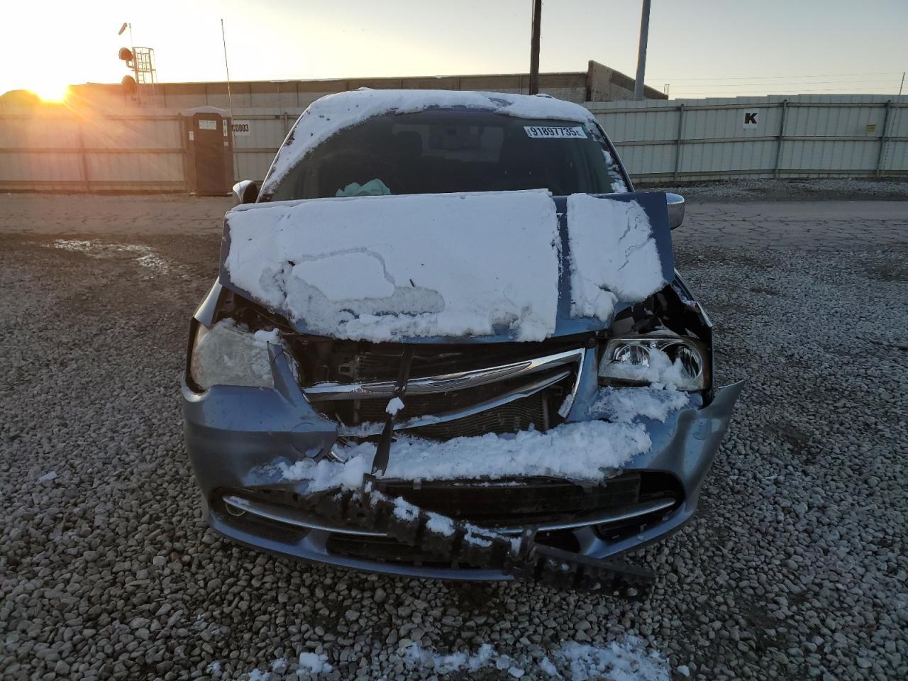 2012 Chrysler Town & Country Touring L - Фото 5