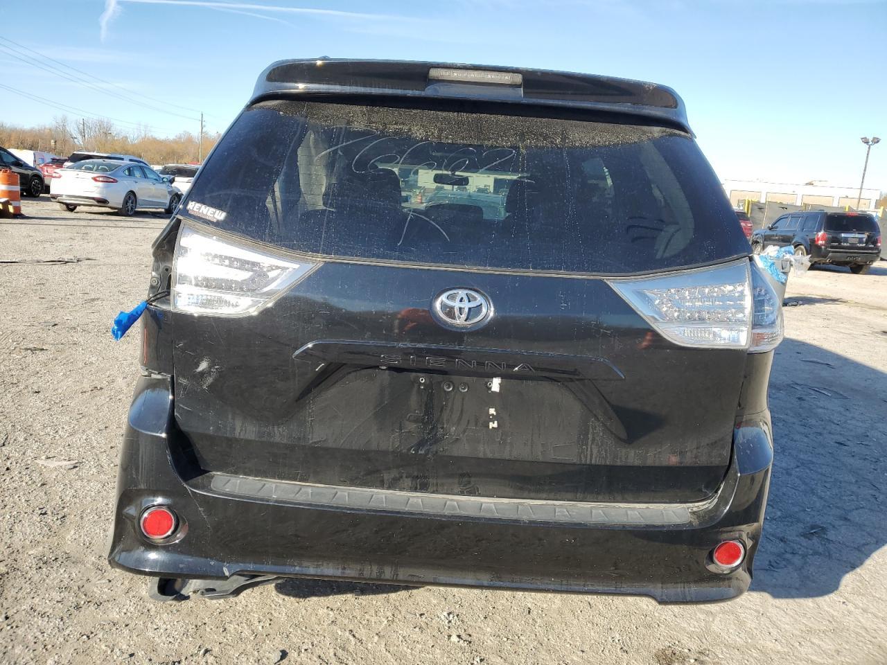 2017 Toyota Sienna Se - Фото 6