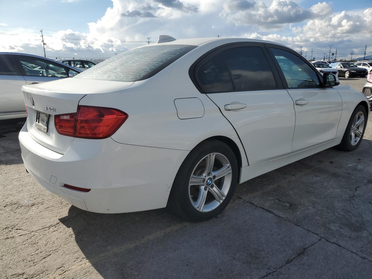 2015 BMW 320 I - Фото 3