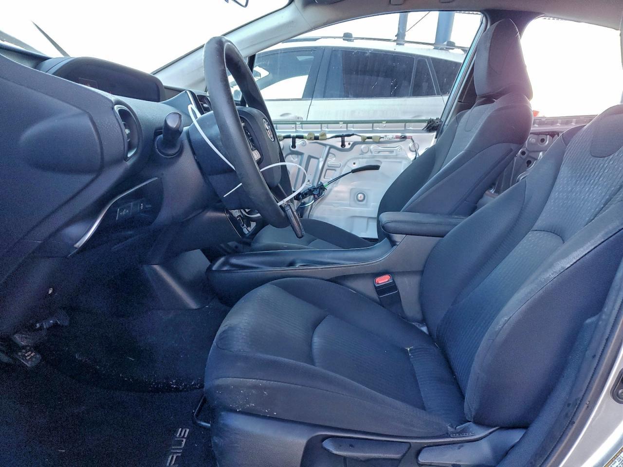 2016 Toyota Prius - Image 7