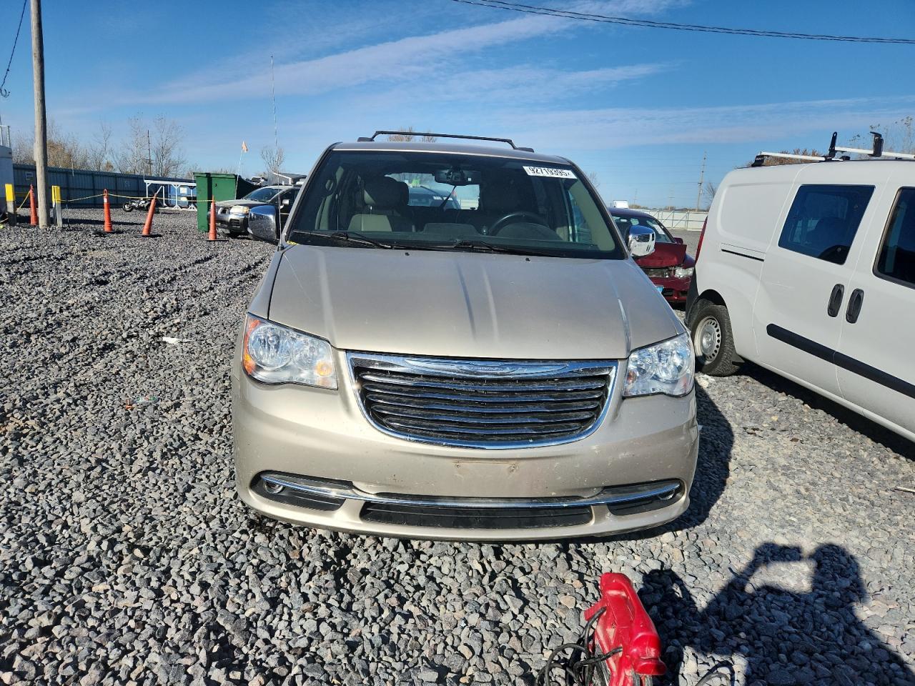 2014 Chrysler Town & Country Touring L - Image 5
