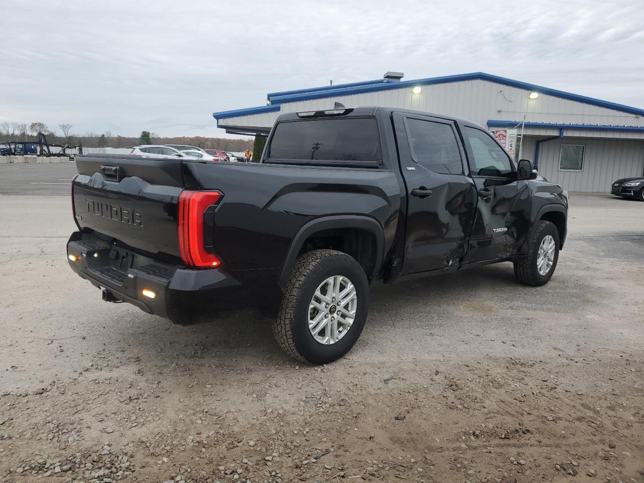 2023 Toyota Tundra Crewmax Sr - Image 3