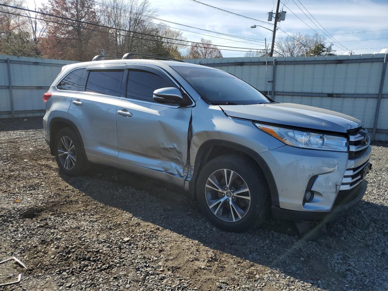 2017 Toyota Highlander Le - Фото 4