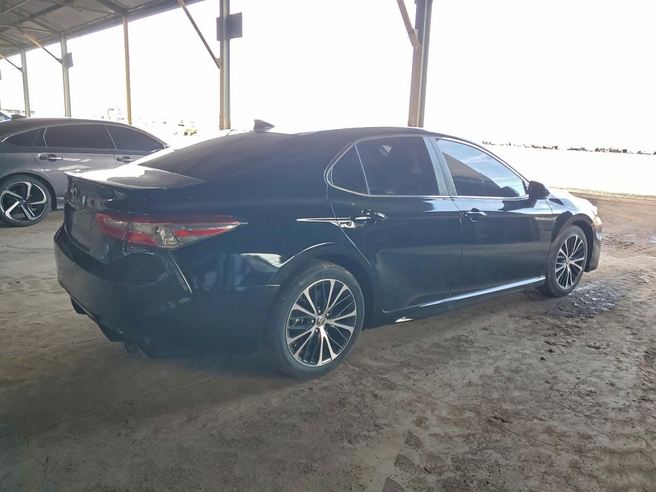 2020 Toyota Camry Se - Image 3