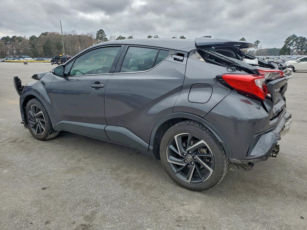 2022 Toyota C-Hr Xle - Image 2