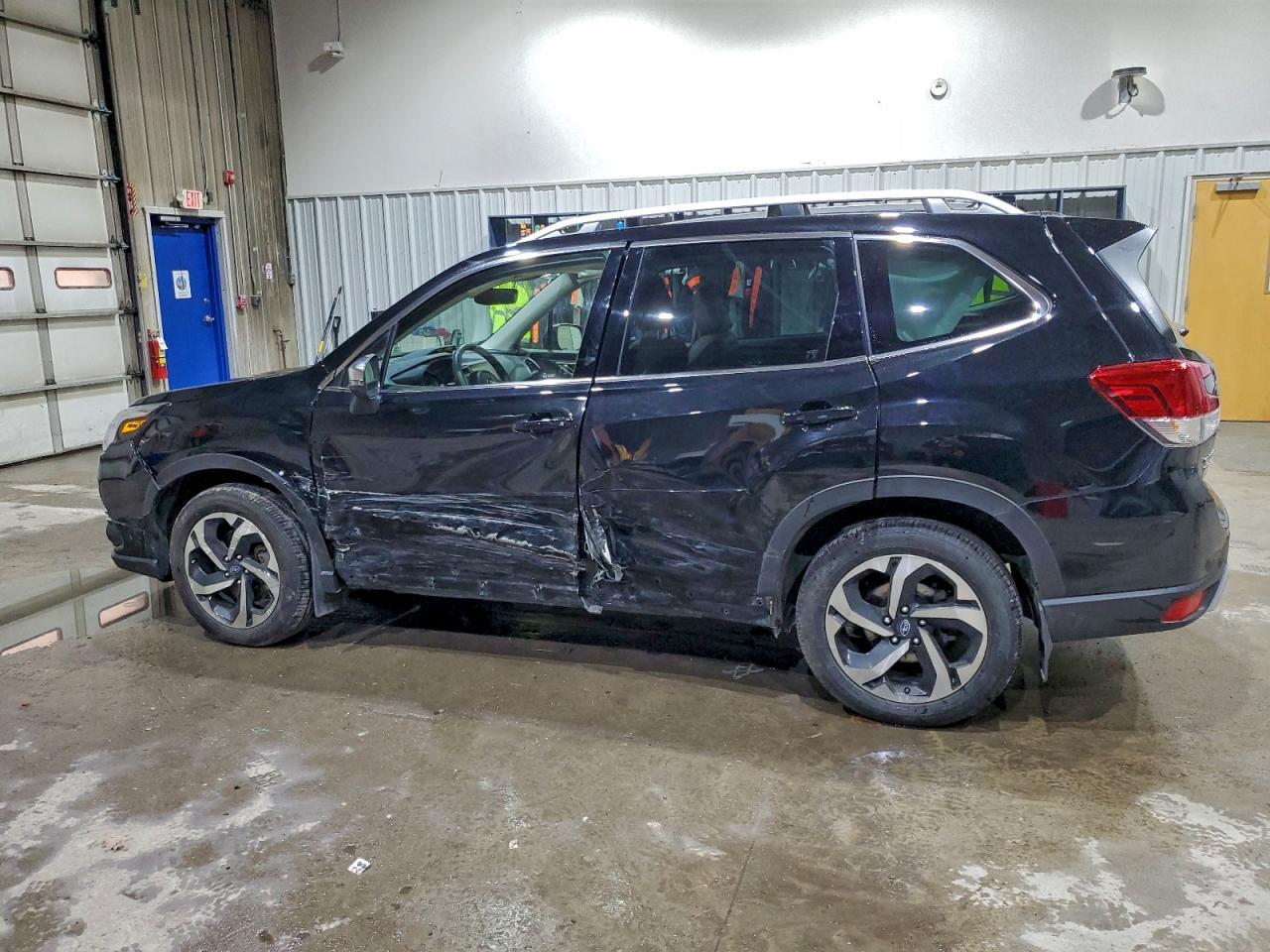 2023 Subaru Forester Touring - Фото 2