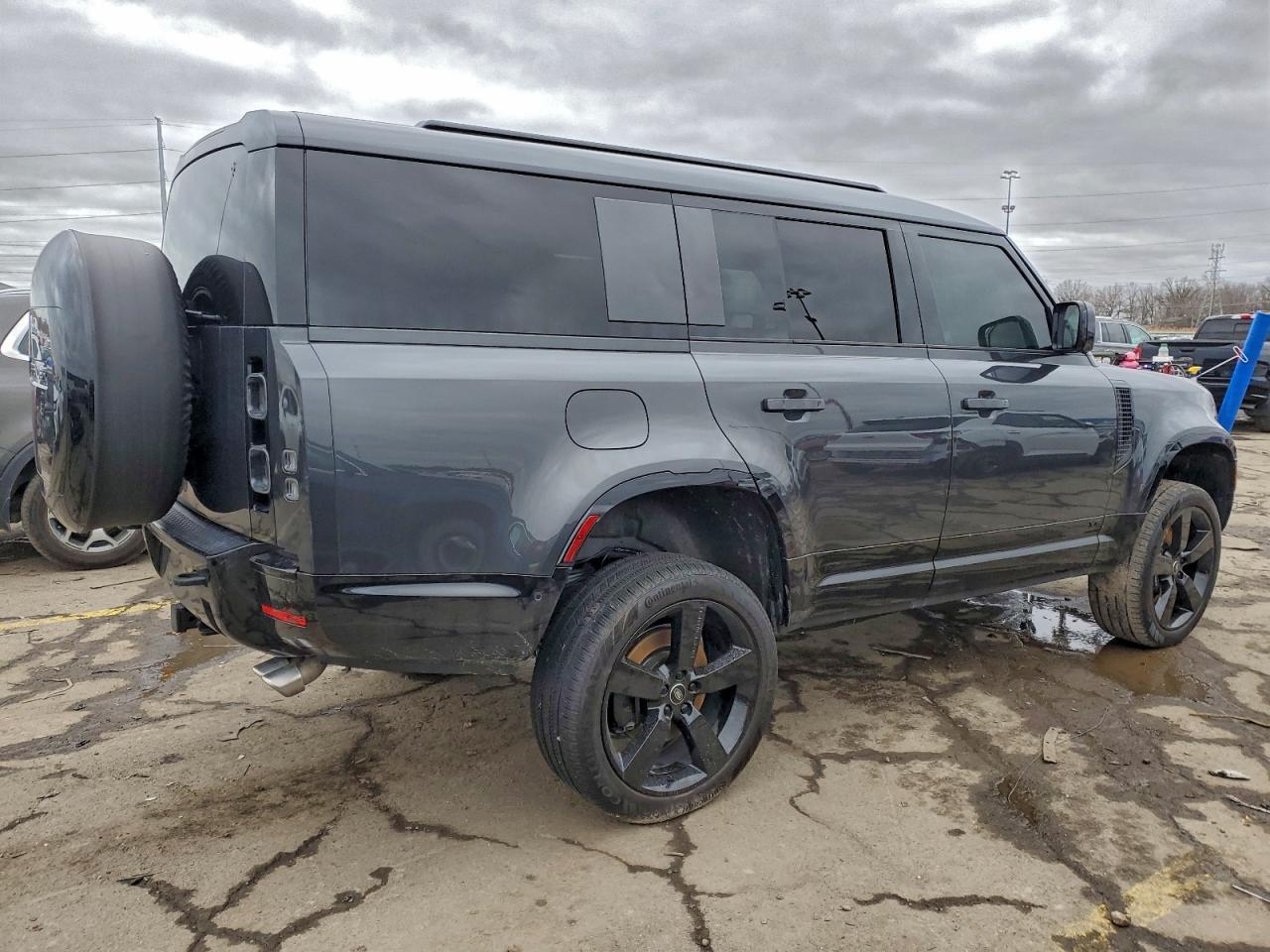 2025 Land Rover Defender 130 - Image 3