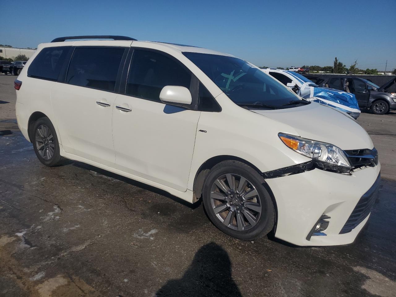 2020 Toyota Sienna Xle - Фото 4
