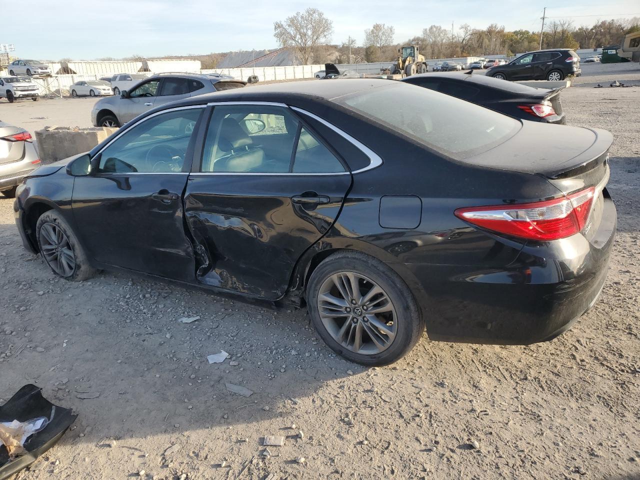 2017 Toyota Camry Le - Фото 2