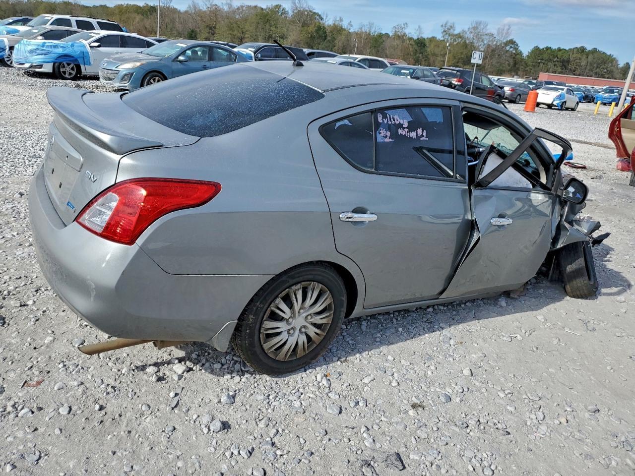 2014 Nissan Versa S - Фото 3