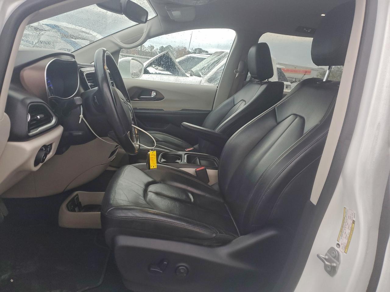 2019 Chrysler Pacifica Touring L - Image 7