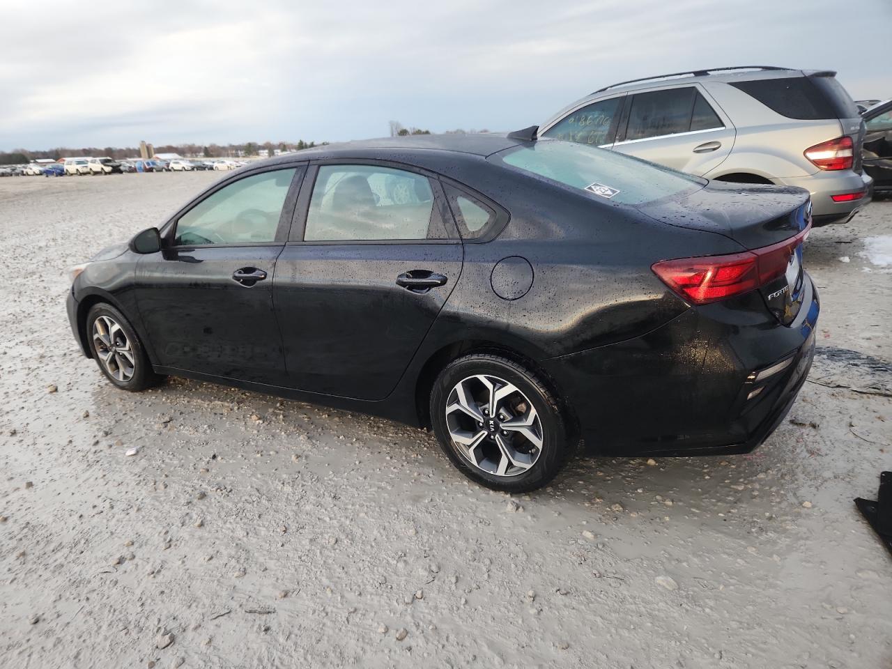 2019 Kia Forte Lxs - Image 2