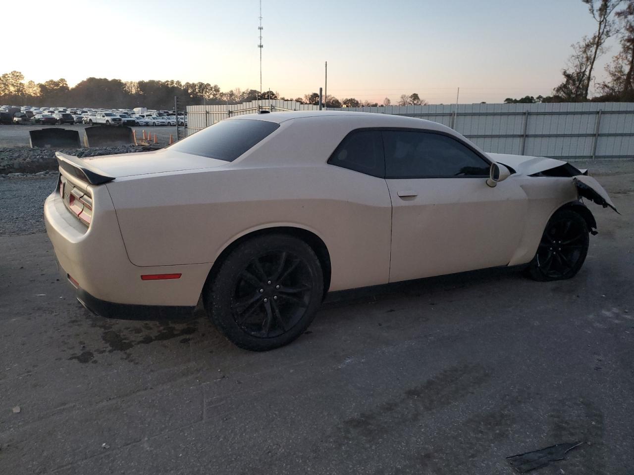 2016 Dodge Challenger Sxt - Image 3
