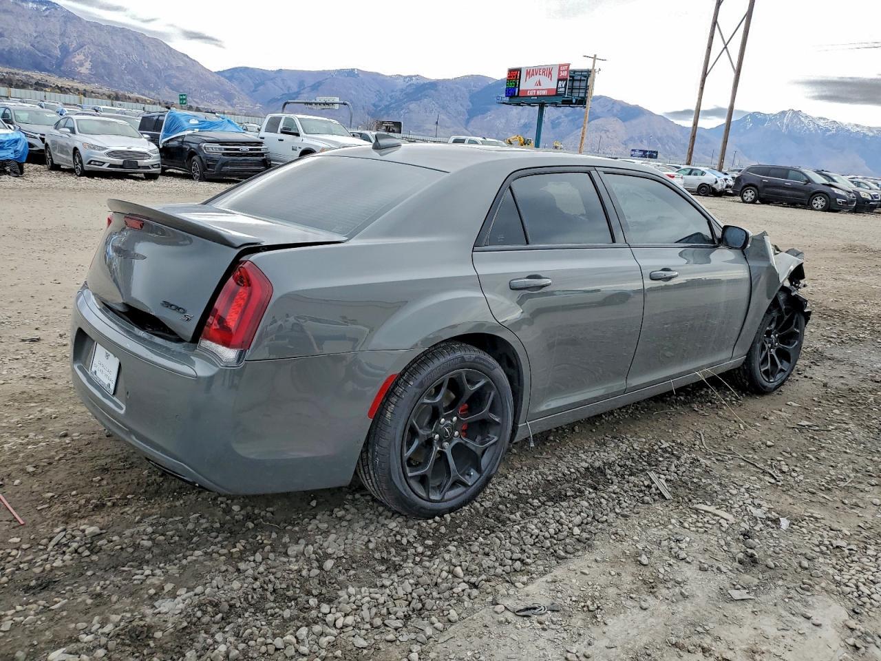 2017 Chrysler 300 S - Image 3