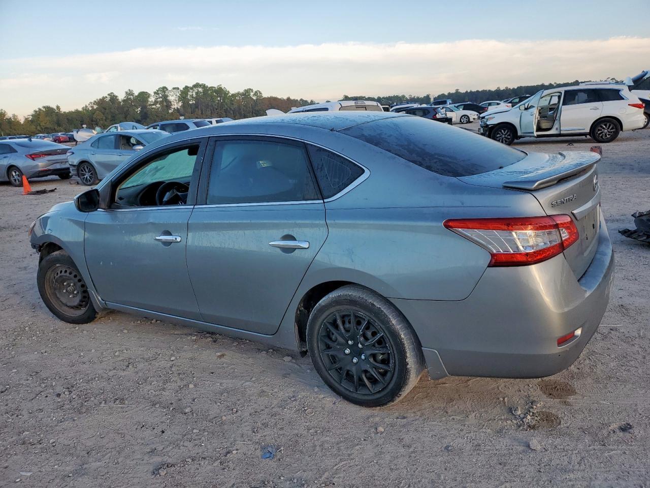 2014 Nissan Sentra S - Фото 2