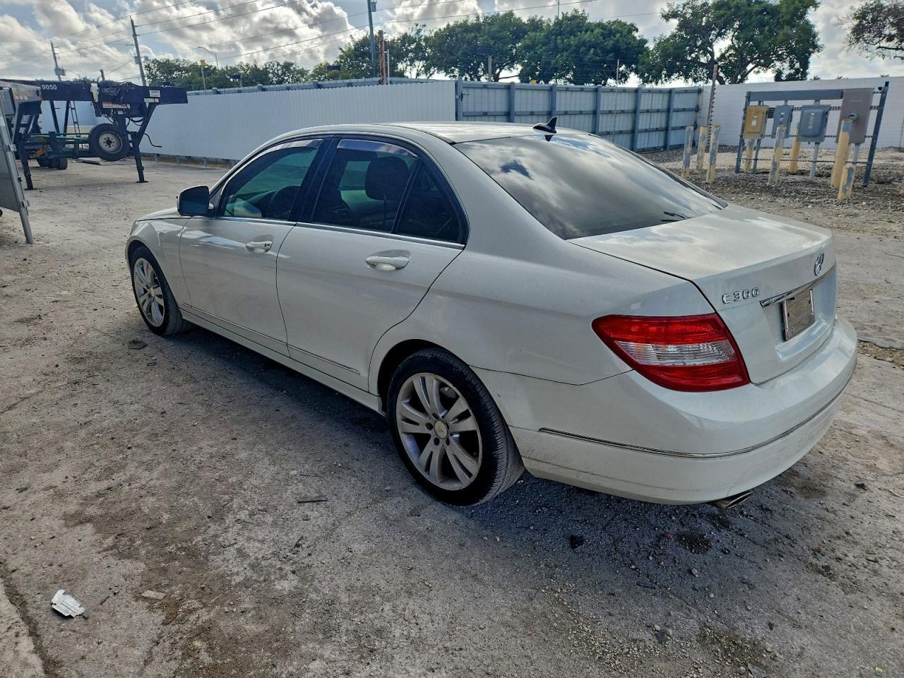 2009 Mercedes-Benz C 300 - Фото 2