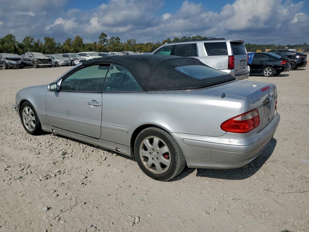2002 Mercedes-Benz Clk 320 - Image 2